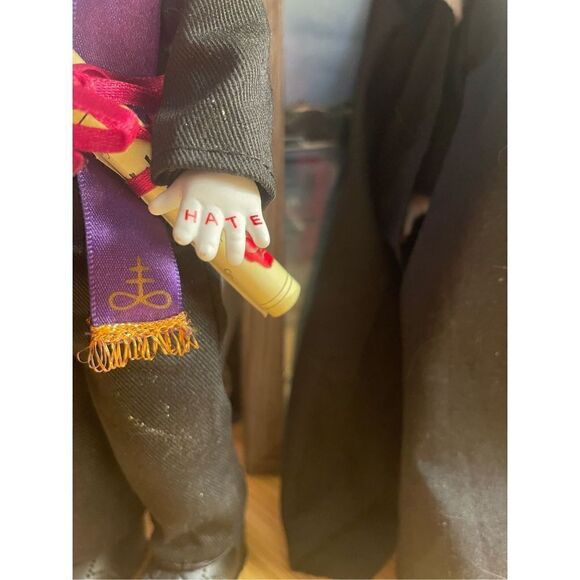 Mezco Living Dead Dolls Sinister Minister & Bad Habit Spencers Exclusive 2000 - Picture 12 of 16